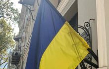 В Одессе пьяный парень разорвал флаг Украины: чем это кончилось