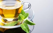 Какие добавки лучше не пить с зеленым чаем: фармацевт назвала 4