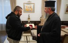 Відновлення храму в Прилуках: благодійник Сергій Коровченко отримав від митрополита Епіфанія нагороду