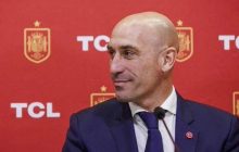 Наказан за поцелуй: ФИФА дисквалифицировала экс-главу испанского футбола Луиса Рубиалеса