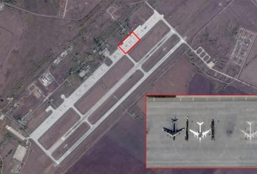 Росіяни почали малювати Ту-95 на базі в Енгельсі: супутник показав приманки (фото)