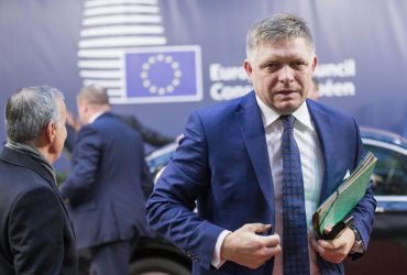 Фіцо може загрожувати імпічмент: опозиція Словаччини планує оголосити йому вотум недовіри