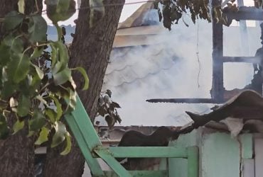 Жахливий удар по Херсону: поранені люди, серед них – поліцейські та комунальники (фото, відео)