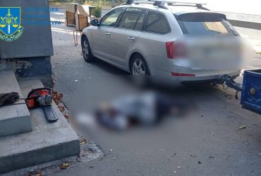 Окупанти вдарили по Херсону, наразі відомо про двох загиблих (фото)