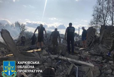 В кафе проходили поминки: в МВД сообщили подробности удара россиян по селу Гроза (видео)