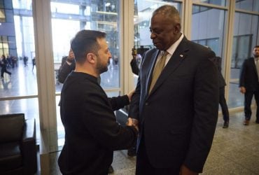 Глава Пентагона заверил Зеленского в непрерывных поставках оружия ВСУ