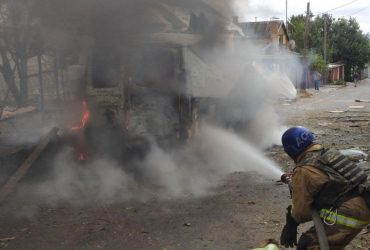 В Никополе во время повторного обстрела ранены двое спасателей (фото)