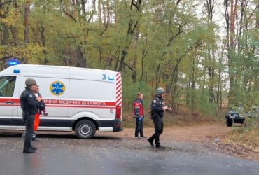 Под Черниговом на взрывном устройстве подорвались двое мужчин, один из них погиб