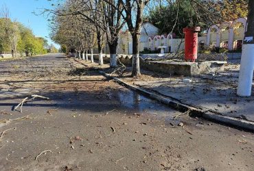 Окупанти обстріляли Херсон: поранено охоронців та працівників підприємства (фото)