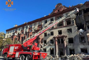 У Запоріжжі існує загроза обвалу будинку, в який поцілила російська ракета (фото, відео)