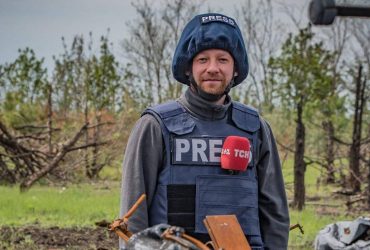 Під Авдіївкою стріляє все, що може стріляти. Іноді така щільність, що по 15 годин не можна висунути голову з бліндажа, - речник 110 ОМБр Антон Коцуконь