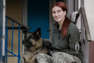 Сидит в Киеве и получает самую высокую зарплату ВСУ: Эмеральд рассказала о службе экс-мужа