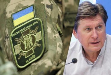 Боротися з ухилянтами треба посиленням контролю за прикордонною службою, показово карати за хабарі, - політолог Володимир Фесенко