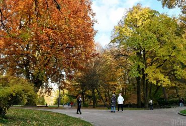 Повернення літа в Україну: синоптик сказала, де на вихідних очікується майже +30