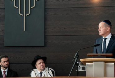 Шольц требует нулевой терпимости к антисемитизму в стране