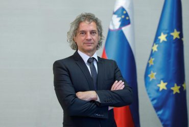 Премьер-министр Словении оказался в центре скандала из-за ареста российских шпионов