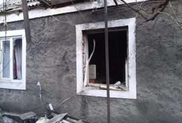 Вражеский дрон влетел в окно жилого дома: что творят оккупанты на юге (видео)