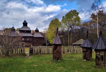 Ідеї для осінніх прогулянок у Києві: музей Пирогово вражає яскравими кольорами (фоторепортаж, відео)