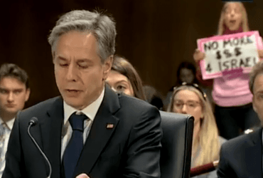 Показания Блинкена в Сенате США сорвали пропалестинские протестующие (видео)