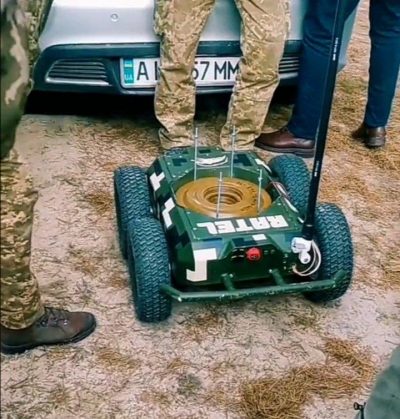 Былғары леггинстердегі сексуалды қыздар