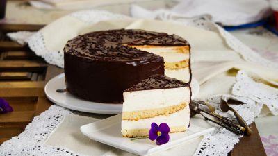 Простые и вкусные рецепты: как приготовить торт Медовик