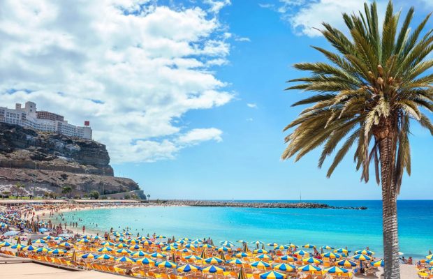 Канарські острови потерпають від напливу туристів: місцеві жителі змушені жити в машинах