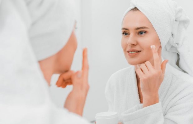 Дерматолог назвала три проблеми, через які ви виглядаєте старше: як із ними боротися