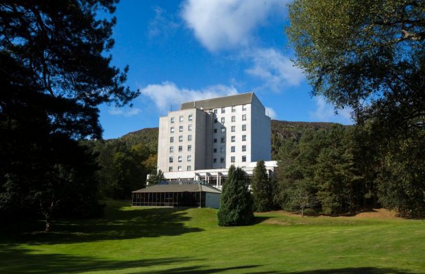 Керівника розкішного готелю звільнили через скарги українських біженців: що було не так