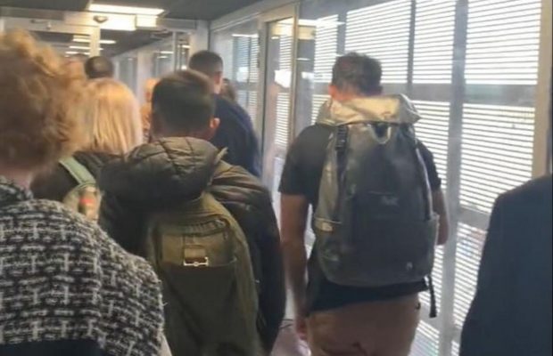 У Франції через загрозу вибуху евакуювали шість аеропортів (відео)