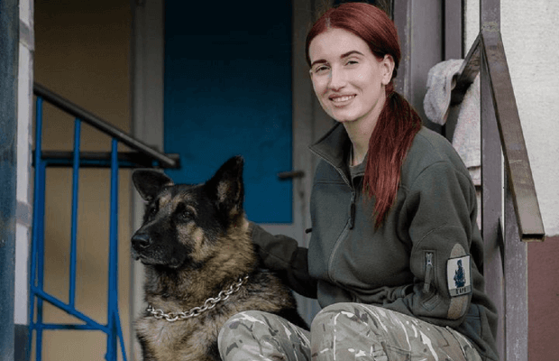 "Сидить у Києві і отримує найвищу зарплату ЗСУ": Емеральд розповіла про службу екс-чоловіка