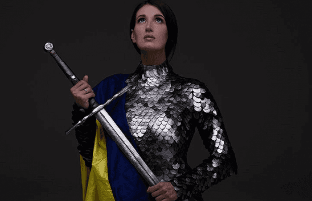 "Ви - нелюди": блогер захистив Емеральд після хейту через зізнання в домашньому насильстві