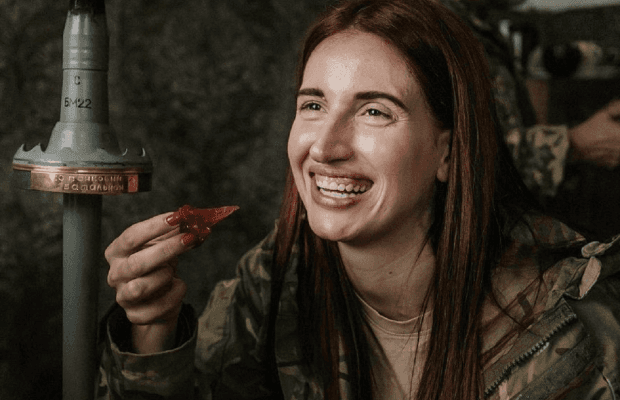 Емеральд заявила, що екс-чоловік хоче "злити" їхнє порно: "Скоро дізнаємося, як вона працювала губами"