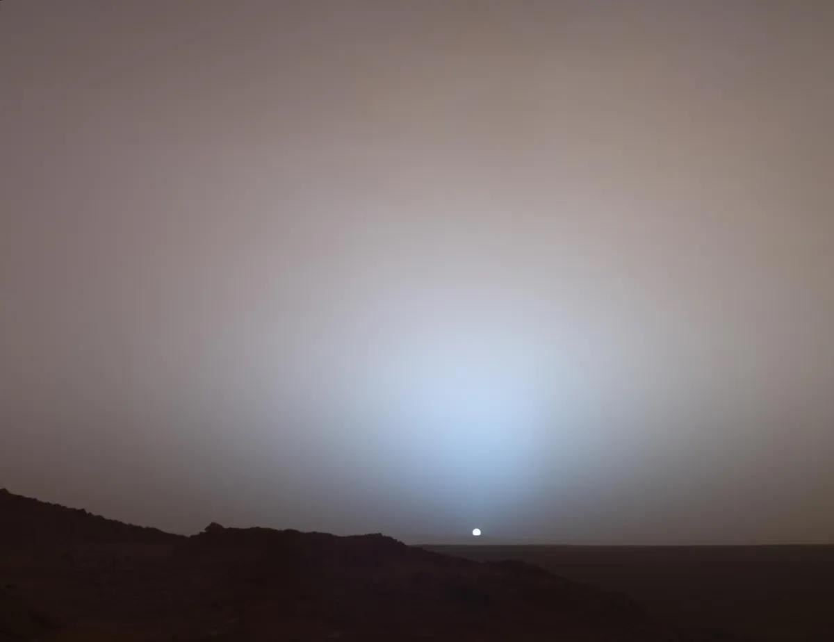 Захід сонця на Марсі, знятий у 2005 році марсоходом Spirit / фото NASA/JPL-Caltech Захід сонця на Марсі, знятий у 2005 році марсоходом Spirit / фото NASA/JPL-Caltech