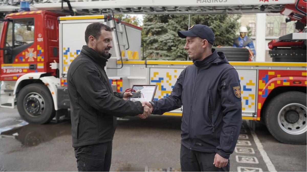 Рятувальники Дніпра отримали нову пожежну автодрабину німецького виробництва Рятувальники Дніпра отримали нову пожежну автодрабину німецького виробництва