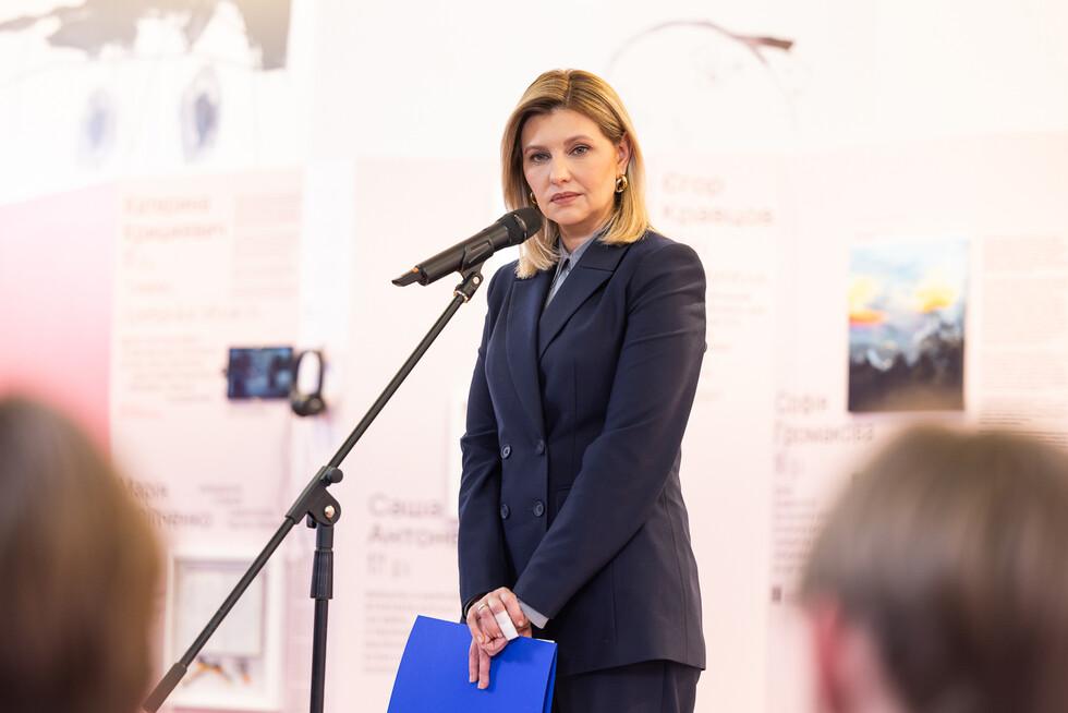 Травмувалася? Олена Зеленська розхвилювала українців новим фото Травмувалася? Олена Зеленська розхвилювала українців новим фото