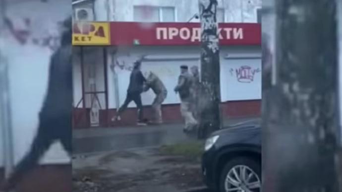 В Житомире избили военкома / скриншот