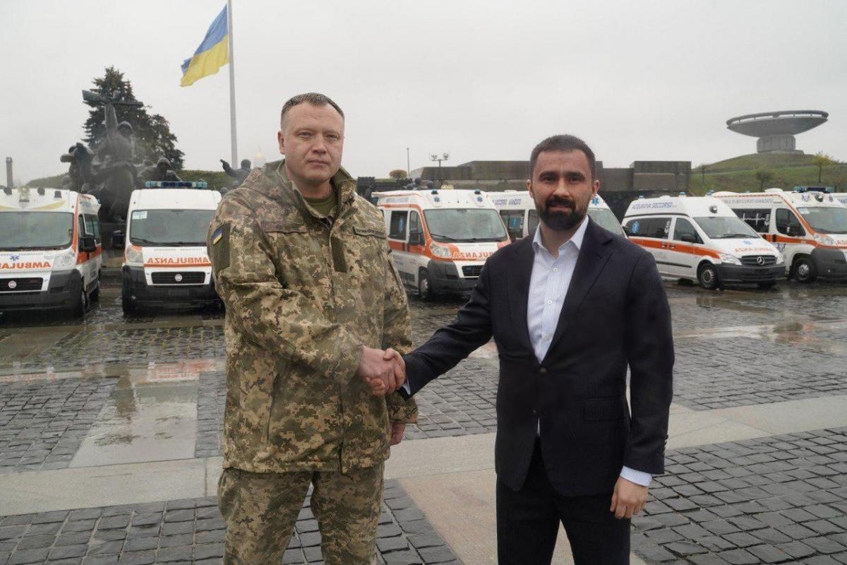 Бійці на передовій отримали радіаційні дозиметри та 10 'швидких' від Сталевого фронту Бійці на передовій отримали радіаційні дозиметри та 10 'швидких' від Сталевого фронту