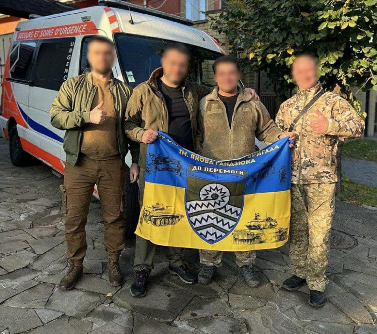Авто имеет необходимое оборудование для оказания неотложной помощи / Скриншот с Facebook Авто имеет необходимое оборудование для оказания неотложной помощи / Скриншот с Facebook