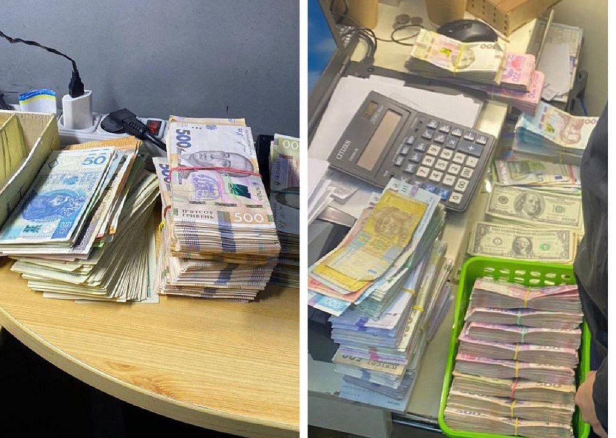 Один з постраждалих, якому продали фальшиві гроші, звернувся до поліції / Київська прокуратура Один з постраждалих, якому продали фальшиві гроші, звернувся до поліції / Київська прокуратура