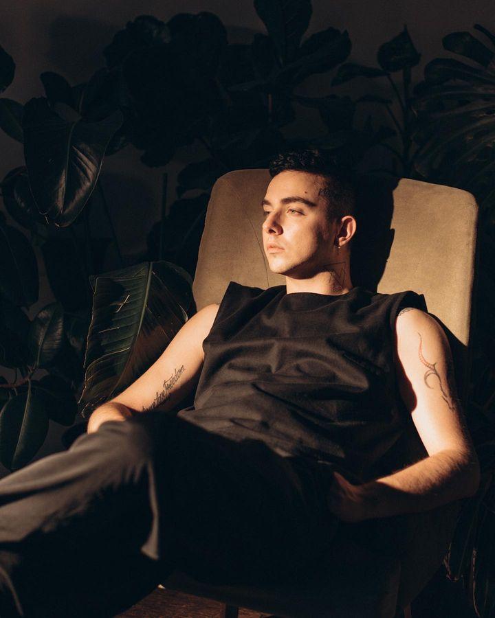 Почему я должен примерить на себя весь этот хейт?,- певец / instagram.com/melovin_official Почему я должен примерить на себя весь этот хейт?,- певец / instagram.com/melovin_official