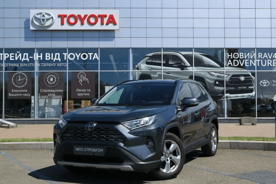 Journalists doubted the officiality of the dealer: is there an official representative of the brand in Chernigov? "Toyota"? / photo from the company’s press service Journalists doubted the officiality of the dealer: is there an official representative of the brand in Chernigov? "Toyota"? / photo from the company’s press service