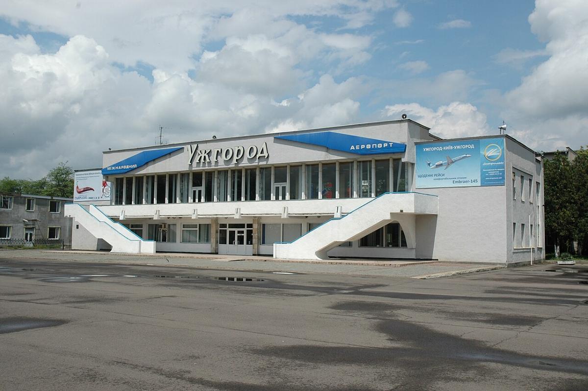 Технічний стан аеропорту в Ужгороді може завадити йому обслуговувати деякі рейси / фото Вікіпедія