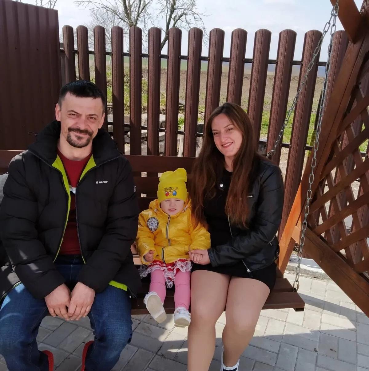 Трончуки з донькою / Facebook Юлії Трончук Трончуки з донькою / Facebook Юлії Трончук