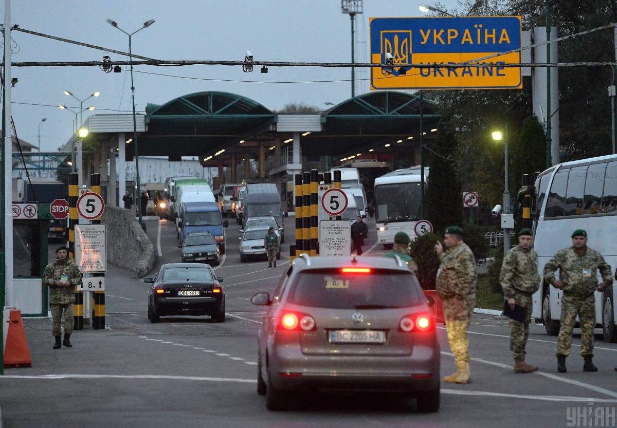Пункти пропуску "Медика-Шегині" блокуватимуться цілодобово / фото УНІАН Пункти пропуску "Медика-Шегині" блокуватимуться цілодобово / фото УНІАН