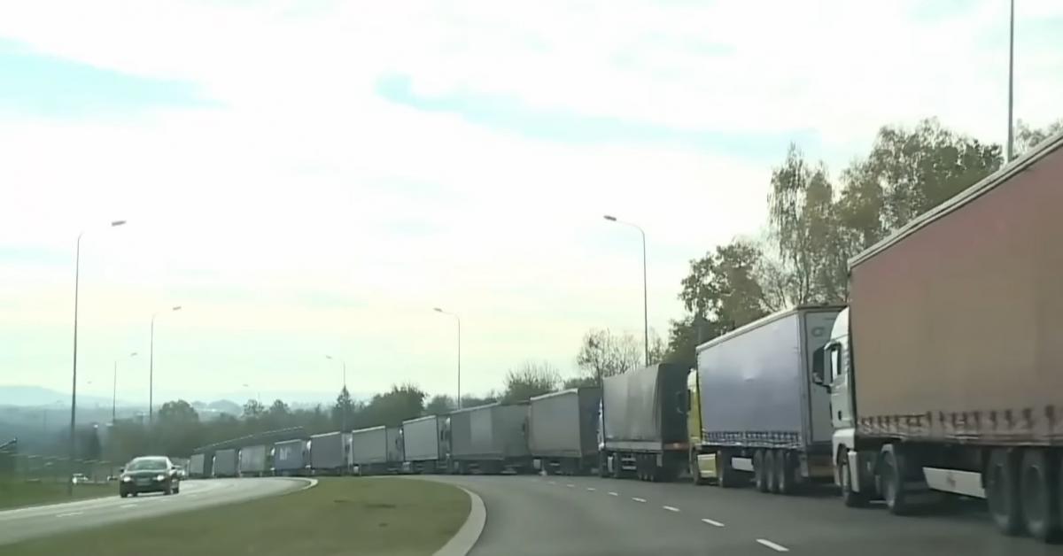 Прямі втрати економіки України від блокування низки пунктів пропуску на польсько-українському кордоні вже складають більше 400 млн євро / фото - УНИАН Прямі втрати економіки України від блокування низки пунктів пропуску на польсько-українському кордоні вже складають більше 400 млн євро / фото - УНИАН