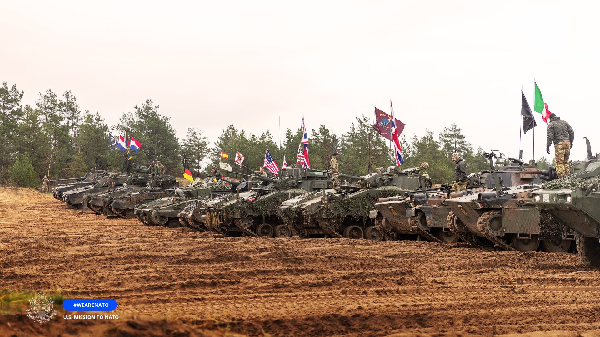 По мнению Хиппи, следующий большой шаг — это прибытие военных на запад Украины для проведения комбинированной подготовки бойцов ВСУ / фото НАТО