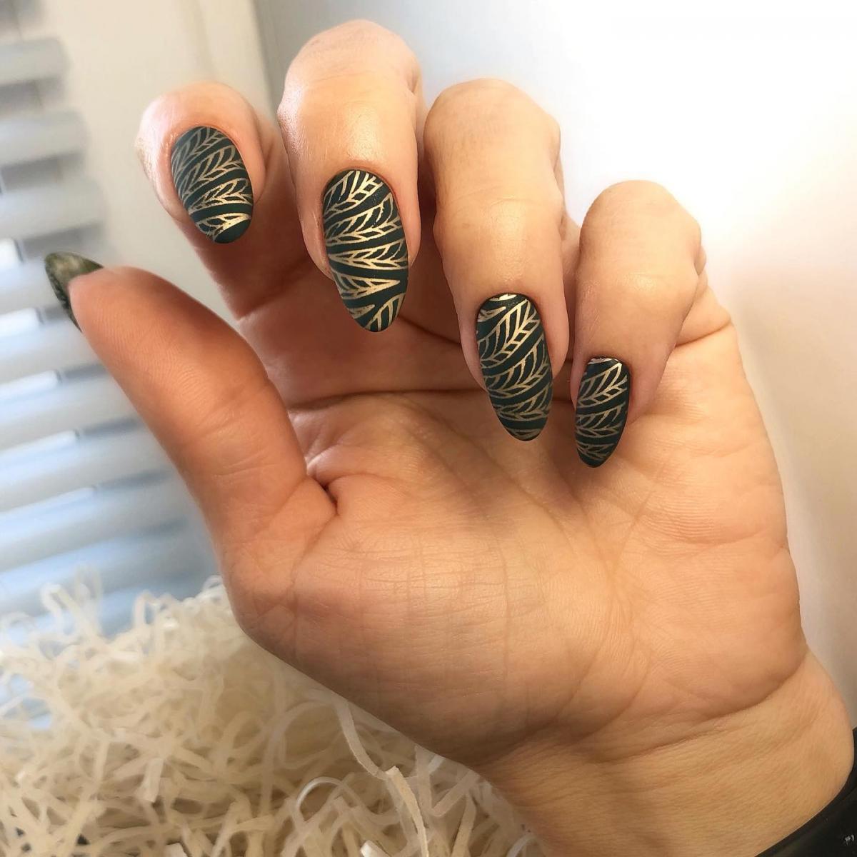 Зимовий манікюр 2023 / instagram.com/gubina.nails Зимовий манікюр 2023 / instagram.com/gubina.nails