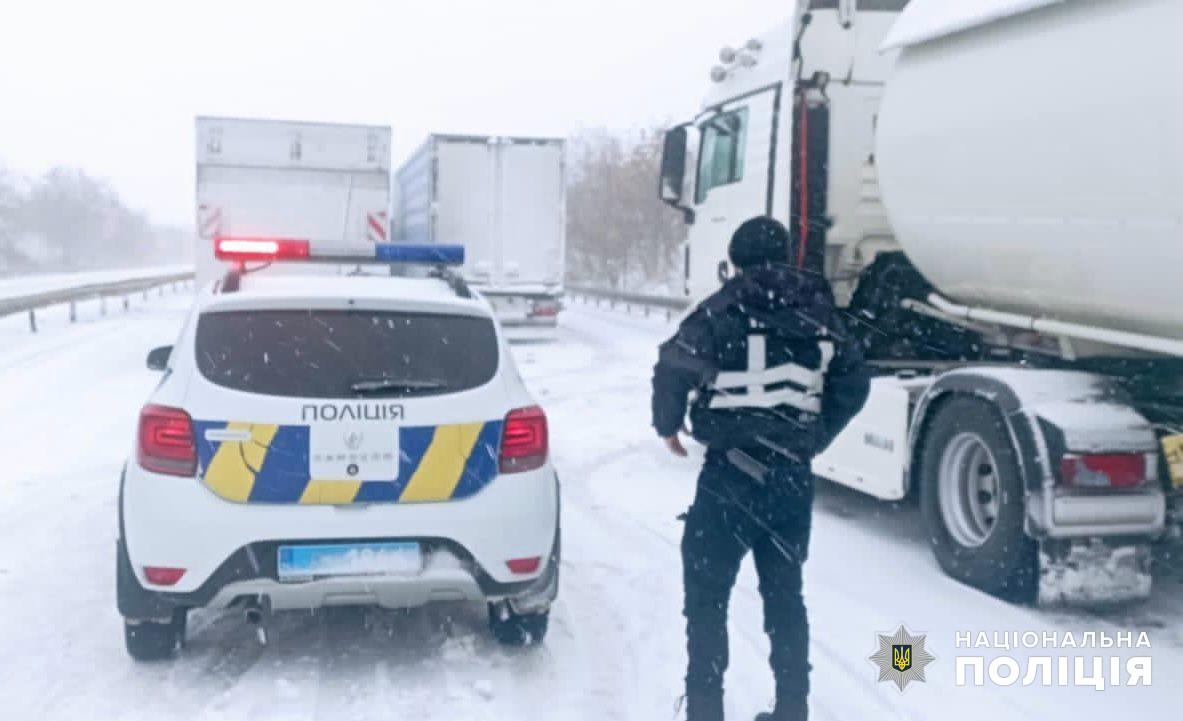 На Одещині вирує негода / Фото ГУНП в Одеській області На Одещині вирує негода / Фото ГУНП в Одеській області