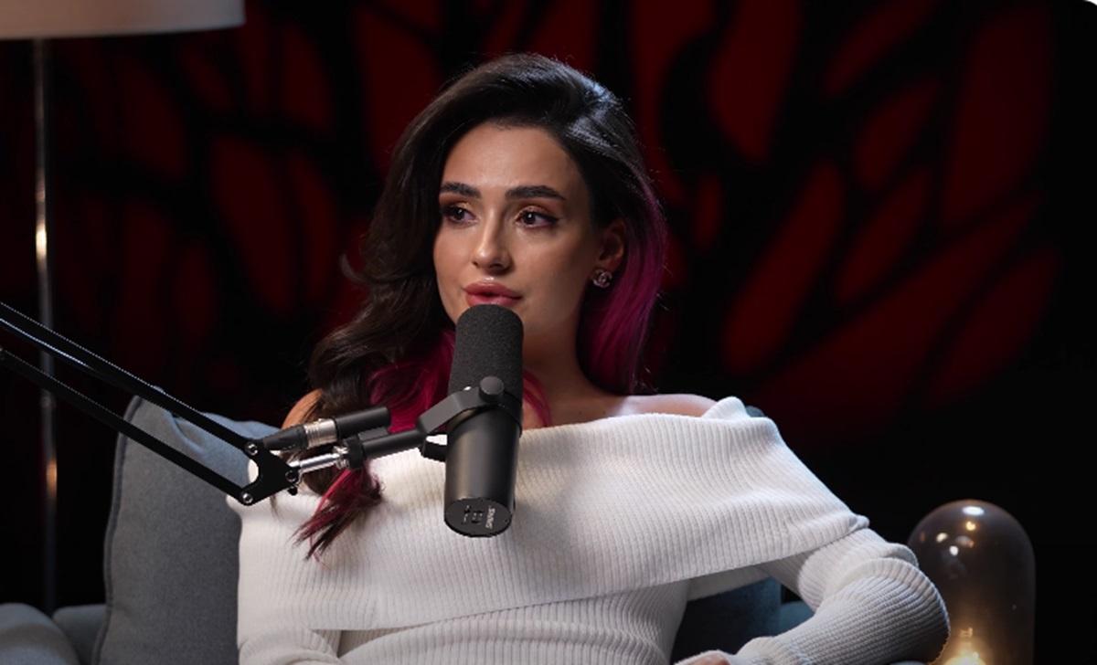 Анна Тринчер со слезами на глазах объявила о разводе с мужем