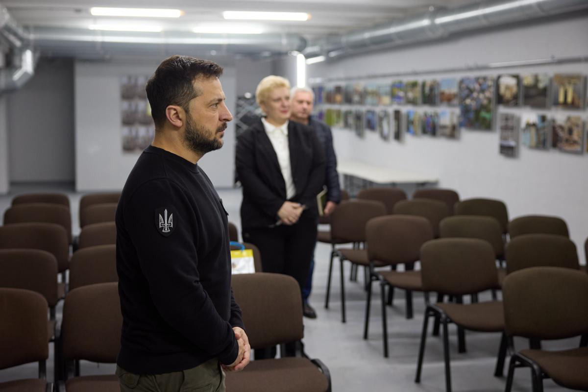 Зеленський ознайомився з будівництвом укриттів у Херсоні / фото president.gov.ua Зеленський ознайомився з будівництвом укриттів у Херсоні / фото president.gov.ua